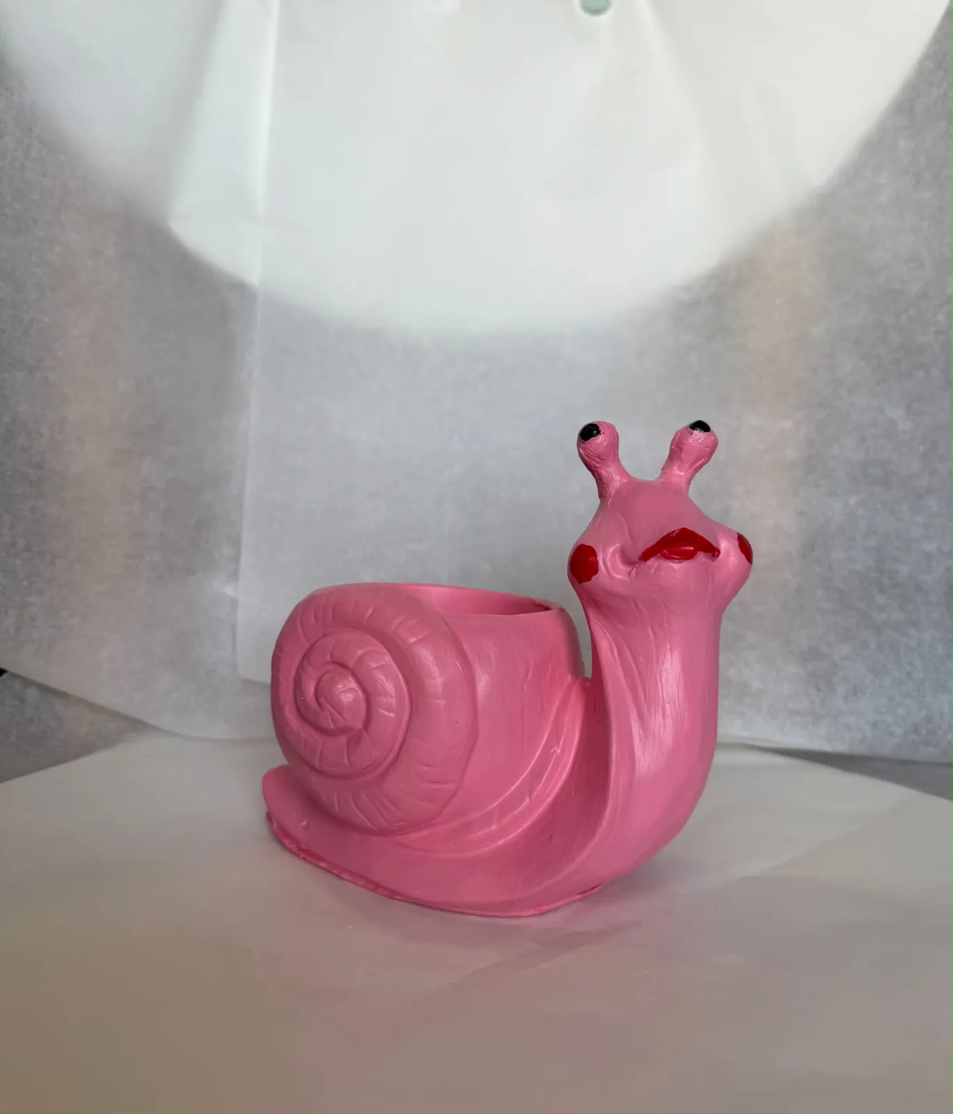 Caracol de cerámica pintado en rosa